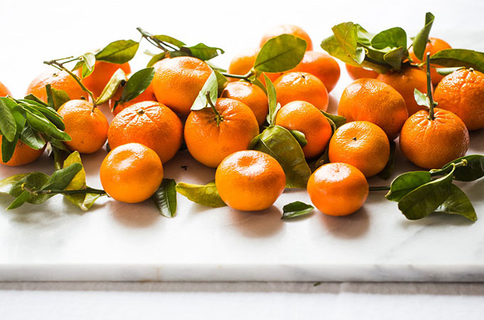 Whole oranges with the leaves and stems