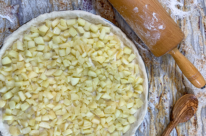 Uncooked Fall Taffy Apple Dessert Pizza