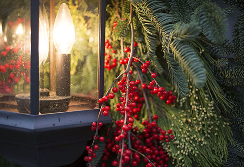 Deck the Halls with Heinen’s Holiday Floral