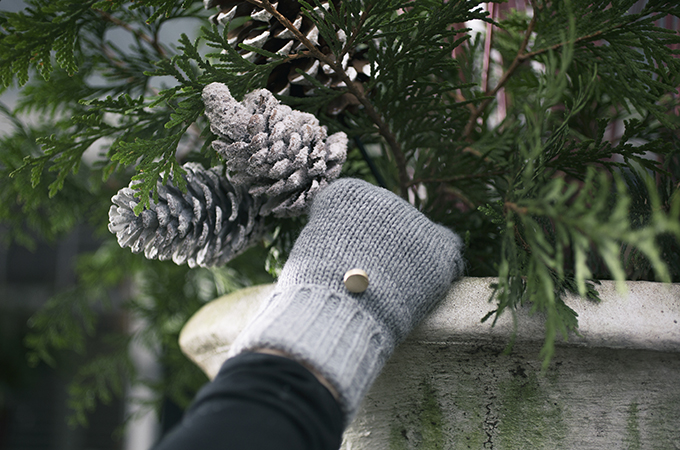 Decorative Holiday Urn