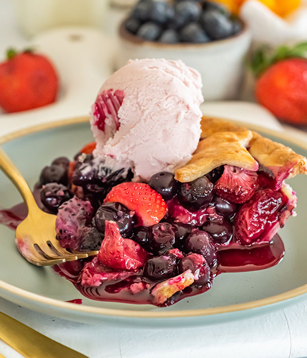 Patriotic Pie with Berries and Dragon Fruit