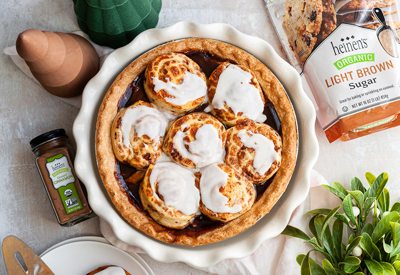 Cinnamon Roll Apple Pie