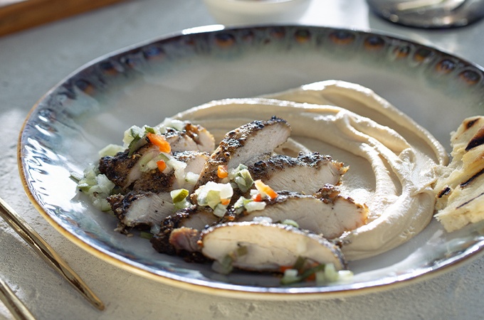 Za'tar chicken bowl with hummus and naan