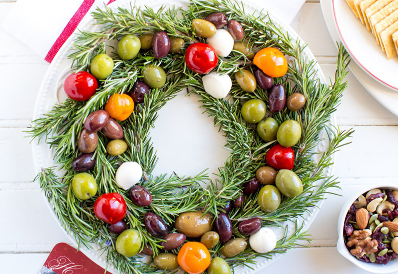 Holiday Appetizer - Olive Wreath
