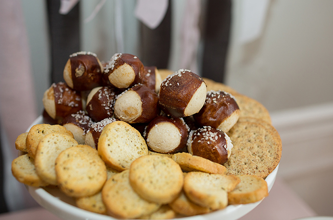 Pretzels, crackers and bread to dip in fondue