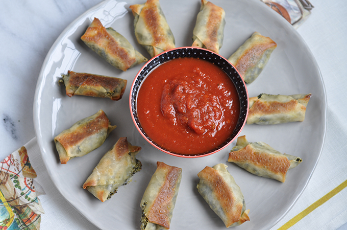 Spinach and Artichoke Wontons with Dipping Sauce