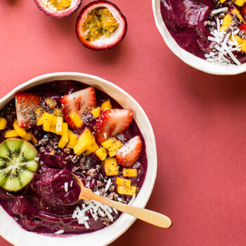Smoothie bowl with fresh fruit