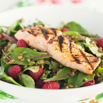 Salmon salad with spinach and raspberries