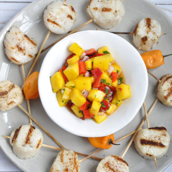 Grilled scallop kebabs with salsa