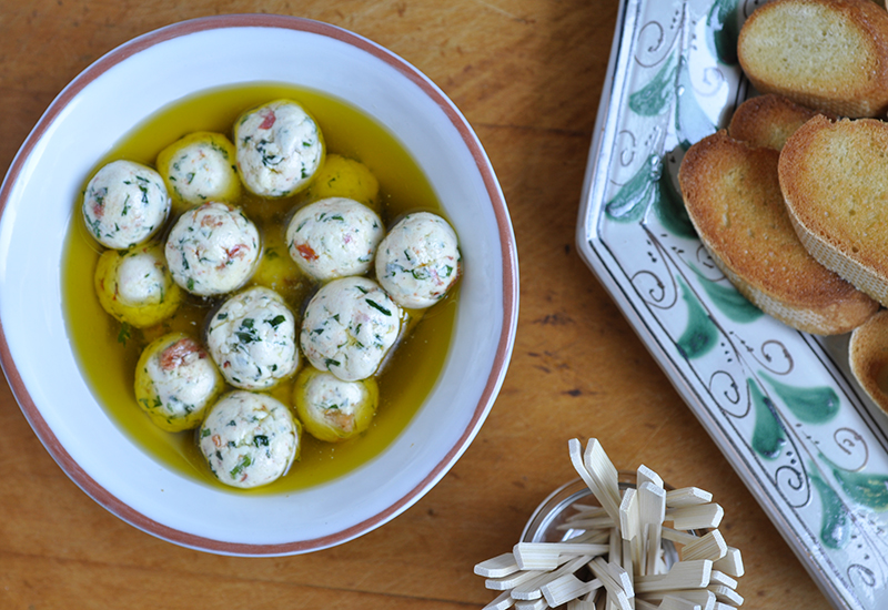 Herbed goat cheese balls in oil