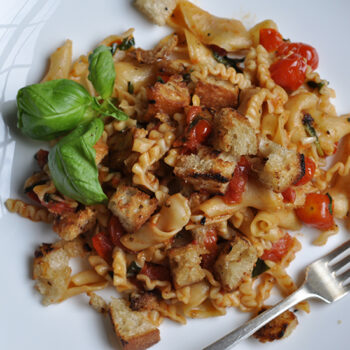 Summer Pasta with Tomatoes, Garlic, Basil and Buttery Croutons