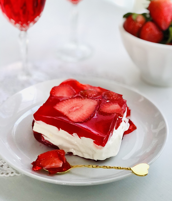 Strawberry Jell-O Whipped Cream Sandwiches