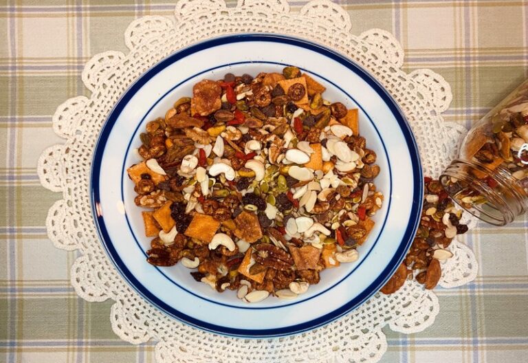 KidFriendly Trail Mix Heinen's Grocery Store