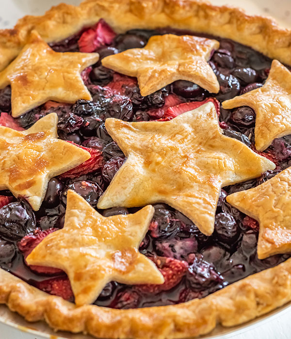 Patriotic Pie with Berries and Dragon Fruit